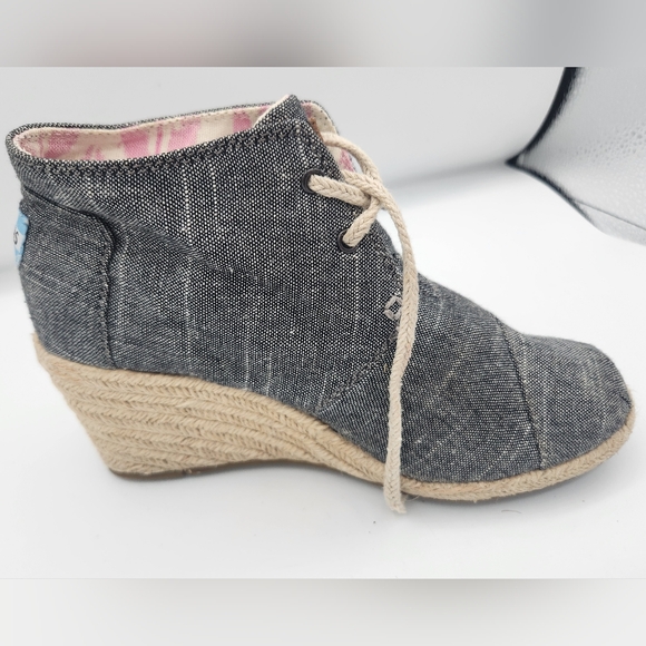 Toms Desert Wedge Black Gray Chambray Ankle‎ Boots Espadrille Lace Up Size 6 - Picture 1 of 10